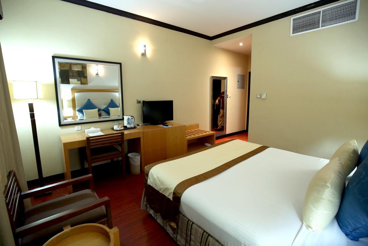 London Crown Hotel Dubai Buitenkant foto