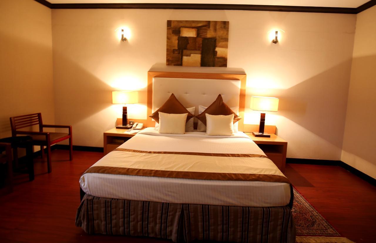 London Crown Hotel Dubai Buitenkant foto