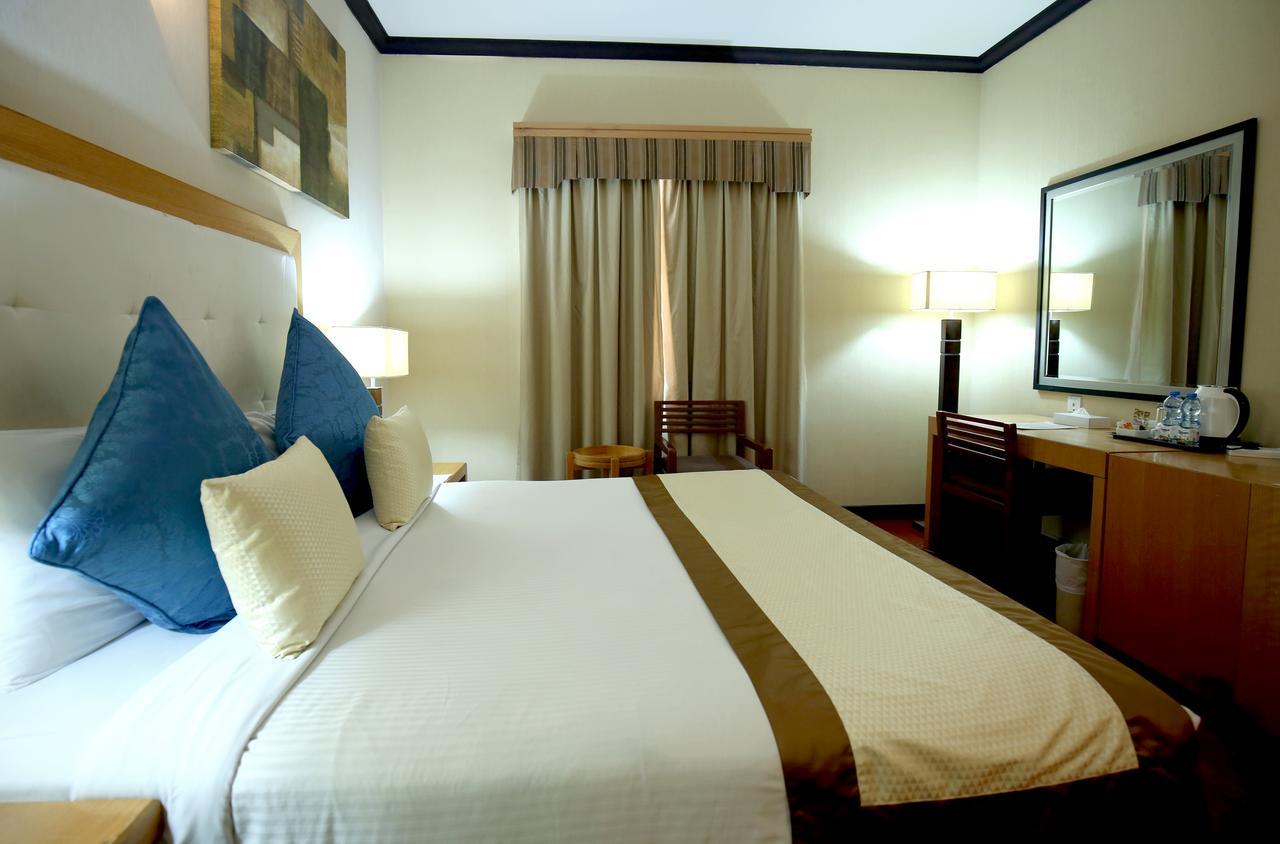 London Crown Hotel Dubai Buitenkant foto