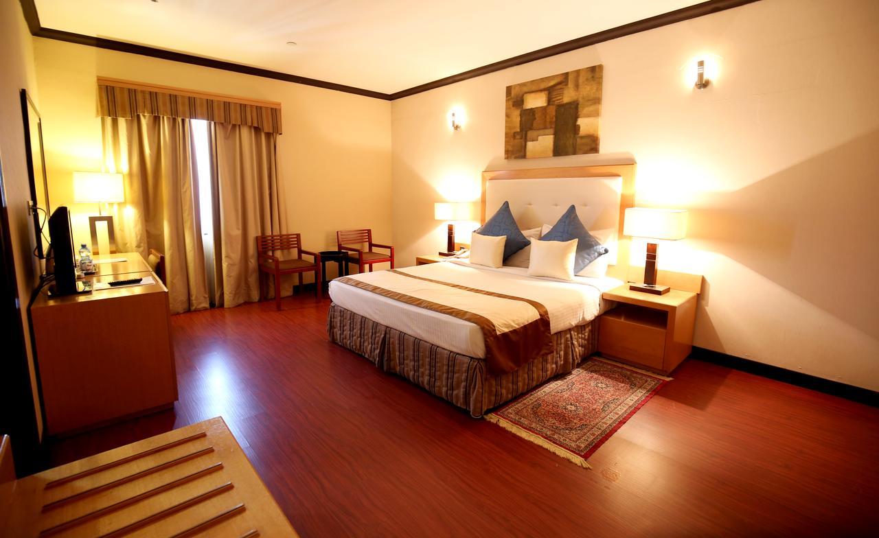 London Crown Hotel Dubai Buitenkant foto