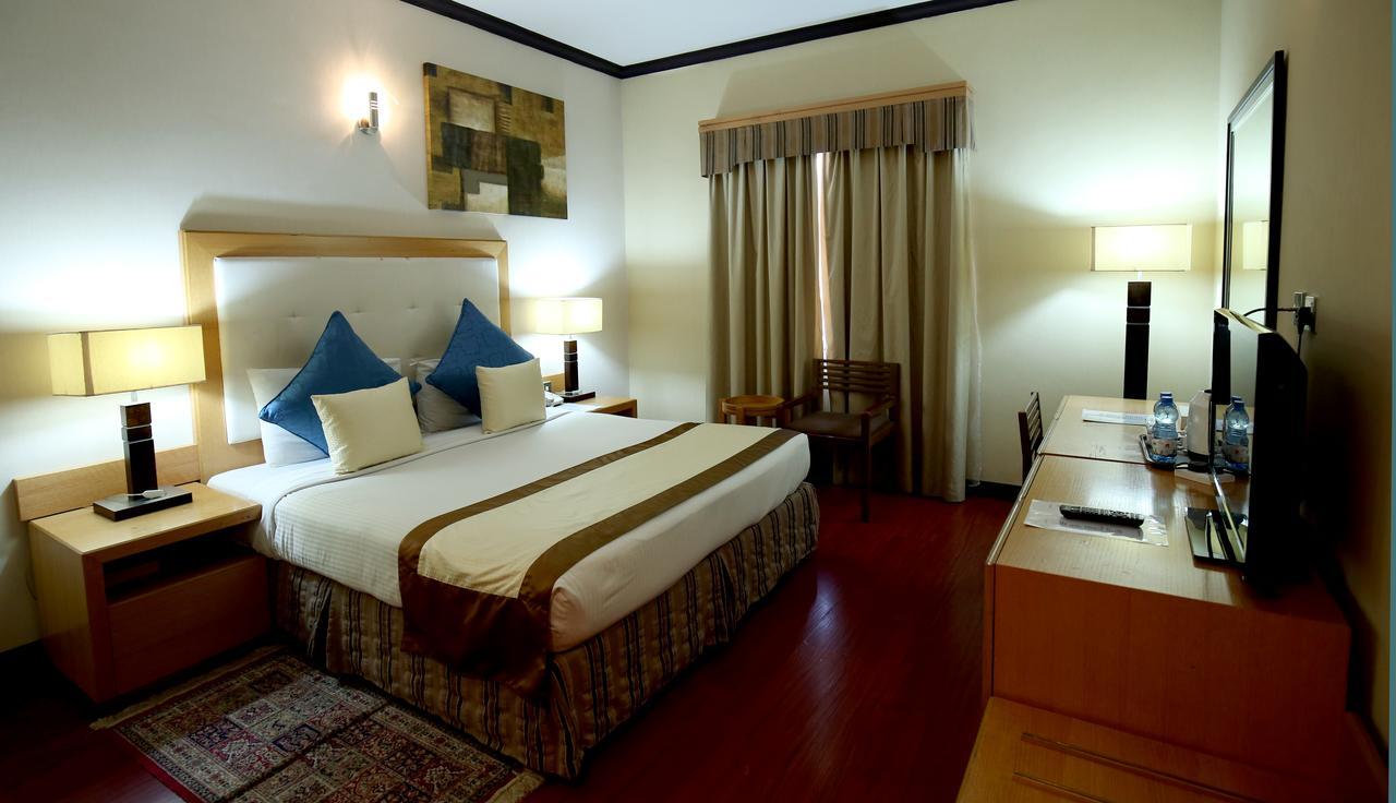 London Crown Hotel Dubai Buitenkant foto
