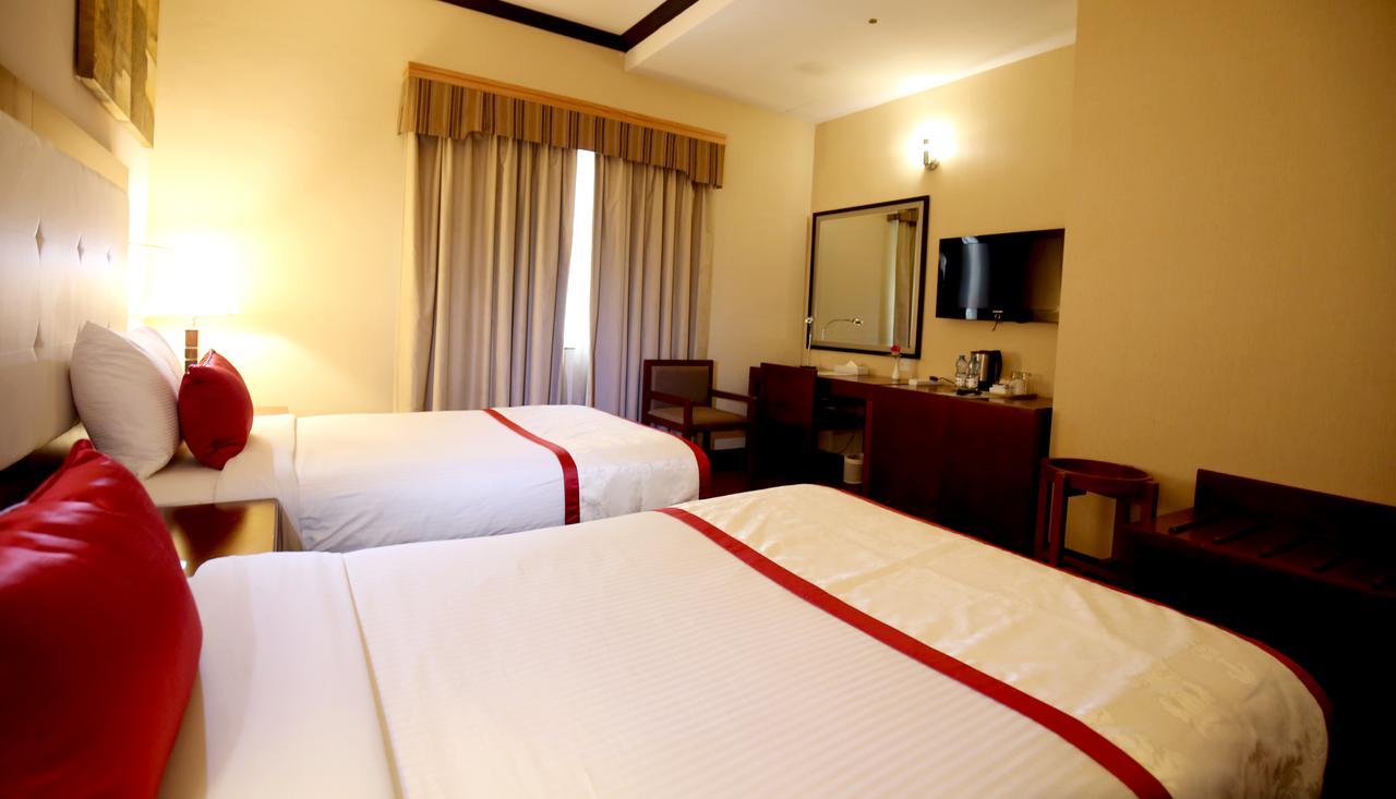 London Crown Hotel Dubai Buitenkant foto
